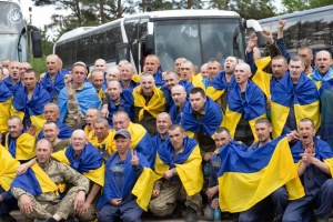 Буданов показав відео повернення з російського полону захисників України