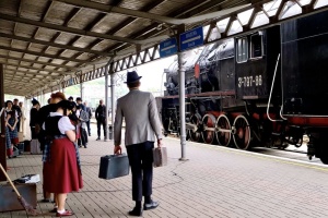 На вокзалі у Чернівцях зіграли виставу для ветеранів і туристів