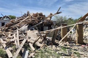 Invaders drop FAB-500 bomb on house in Kupiansk, killing two and injuring three