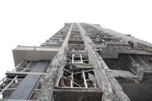 Au moins douze civils tués et 74 blessés dans une attaque aérienne massive russe sur l’Ukraine 