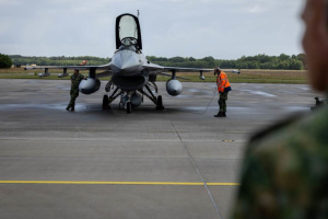 Letzte F-16-Kampfjets für die Ukraine verlassen Niederlande