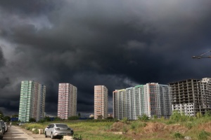 Україні у вівторок прогнозують грози, подекуди - град і шквали