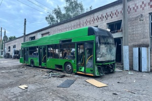 Zahl der Verletzten durch Angriff auf Trolleybus-Depot in Charkiw steigt auf 3