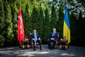 Turkish foreign minister in Kyiv: War approaching a turning point