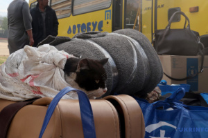 Over 100 residents leave Sumy border area amid mandatory evacuation
