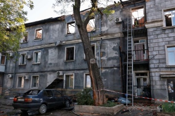 Пошкоджену дронами триповерхівку в Одесі, де загинуло подружжя, можуть знести