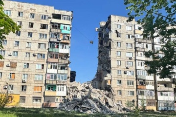 Росіяни обстріляли місто і селище на Донеччині: пошкоджені багатоповерхівки, є загиблі
