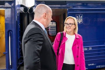 La nouvelle chargée d’affaires américaine, Julie Davis, arrive en Ukraine 