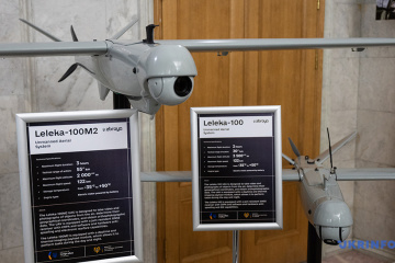 Une exposition des derniers modèles d'armes ukrainiennes inaugurée au ministère ukrainien des Affaires étrangères