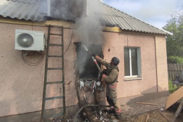 Russians attack Nikopol district: woman injured, homes destroyed