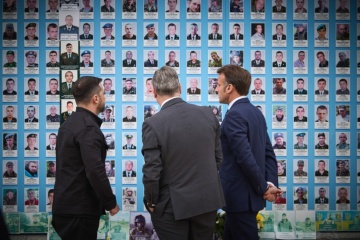 Zelensky, Macron, Starmer honor fallen Ukrainian warriors at Wall of Remembrance 