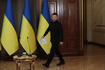 ウクライナ国民の間のゼレンシキー宇大統領への信頼度 ７４％