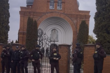 До колишнього храму УПЦ МП у Красилові через невиконання рішення суду прийшла Виконавча служба