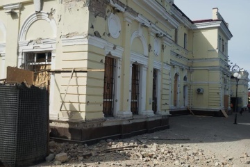 Injuries, damage reported as Russians shell Kherson