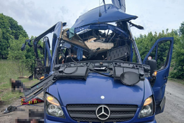 Entire family killed by Russian drone strike on bus in Sumy region – Zelensky