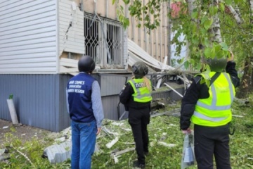 Les troupes russes frappent Hrouchivka et Tchouhouiv dans la région de Kharkiv, un homme est blessé