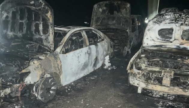 У Харкові 17-річному хлопцю оголосили підозру у підпалі авто військового У Харкові 17-річному хлопцю оголосили підозру у підпалі авто військового