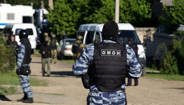  У Криму окупанти обшукали помешкання кримського татарина після доносу на нього