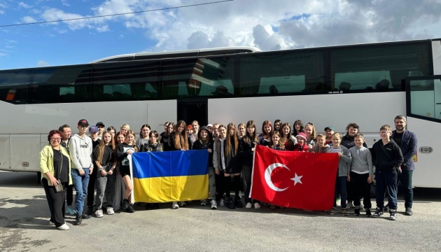 У Туреччину прибула на реабілітацію ще одна група дітей з Сумщини У Туреччину прибула на реабілітацію ще одна група дітей з Сумщини
