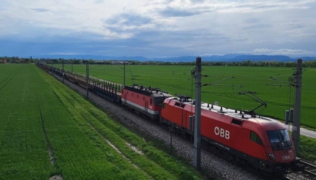 Укрзалізниця отримала першу партію австрійських рейок Укрзалізниця отримала першу партію австрійських рейок
