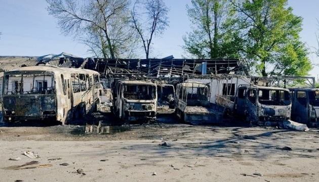 Обстріли РФ пошкодили на Дніпропетровщині підприємство, яке ремонтує прифронтові дороги Обстріли РФ пошкодили на Дніпропетровщині підприємство, яке ремонтує прифронтові дороги