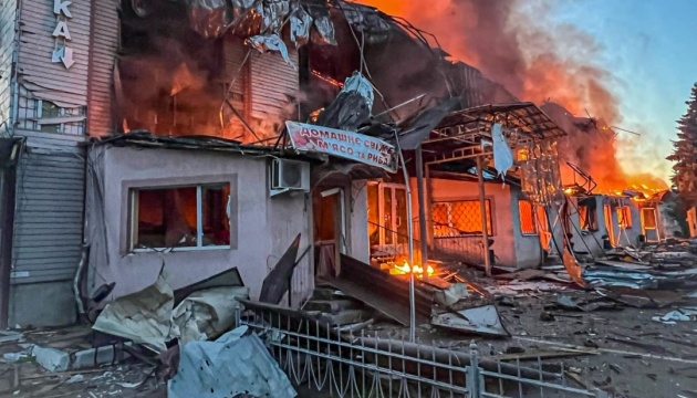 Russians launch massive strike at Velykyi Burluk in Kharkiv region, civilians injured Russians launch massive strike at Velykyi Burluk in Kharkiv region, civilians injured
