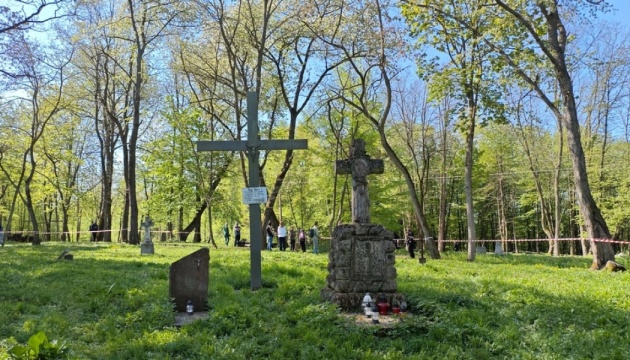 we.ua - Під час пошукових робіт у селі Пужники знайшли останки 30 осіб - Наджос
