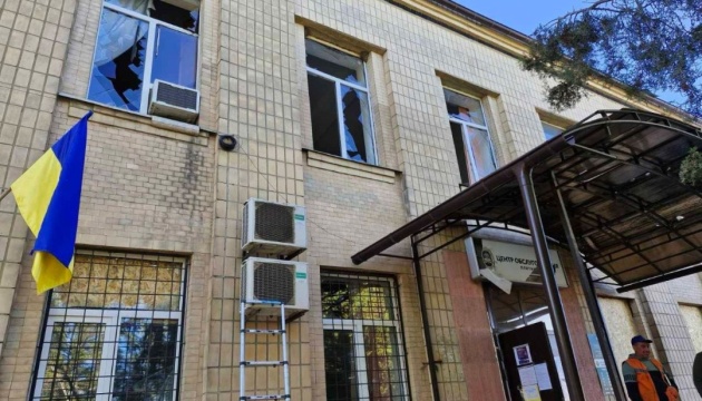 На Харківщині внаслідок російської атаки пошкоджена будівля податкової 