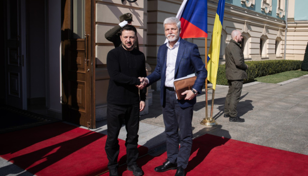 Zelensky arrives for meeting with Czech President Zelensky arrives for meeting with Czech President