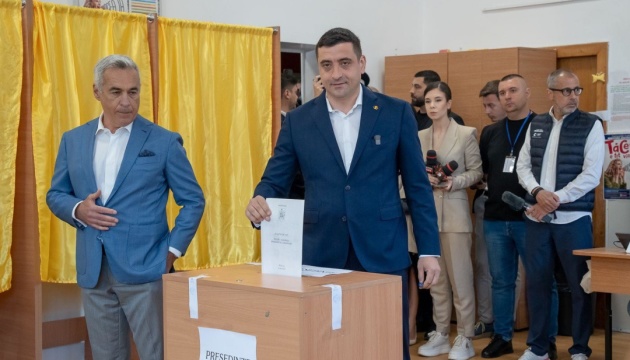 Вибори у Румунії: фаворит першого туру обіцяє привести у владу проросійського Джорджеску Вибори у Румунії: фаворит першого туру обіцяє привести у владу проросійського Джорджеску