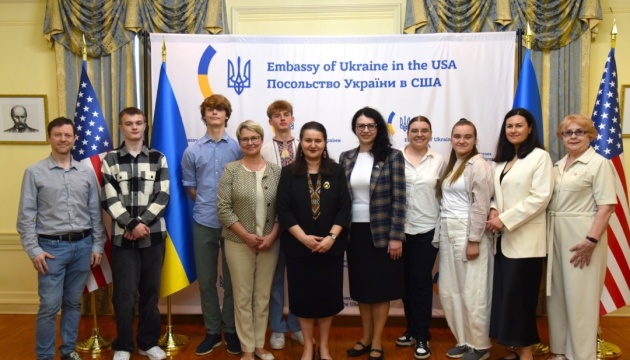 До посольства в США завітали учні української школи