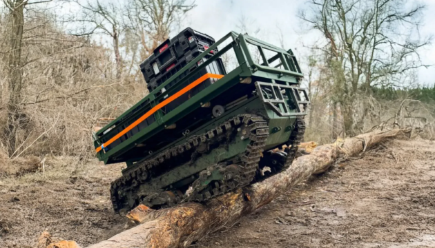 Парк гусеничних роботів ЗСУ поповнив багатофункціональний «Віслюк»