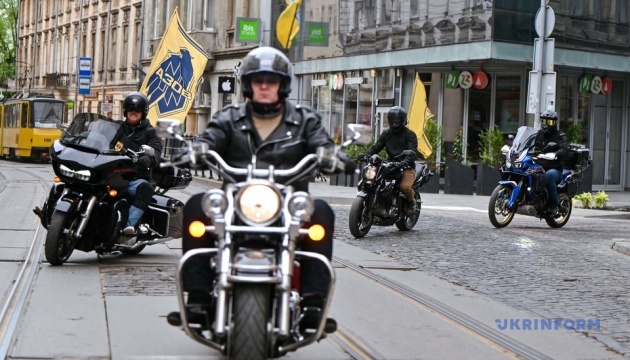 У Львові байкери влаштували заїзд до дня народження «Азову» У Львові байкери влаштували заїзд до дня народження «Азову»