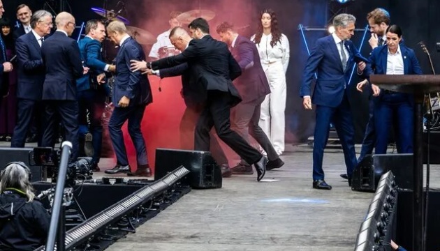 У Нідерландах під час заходів із нагоди Дня визволення на сцену кинули димову шашку