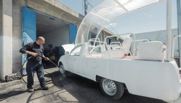 Папамобіль Франциска перероблять у медпункт і відправлять у Сектор Гази