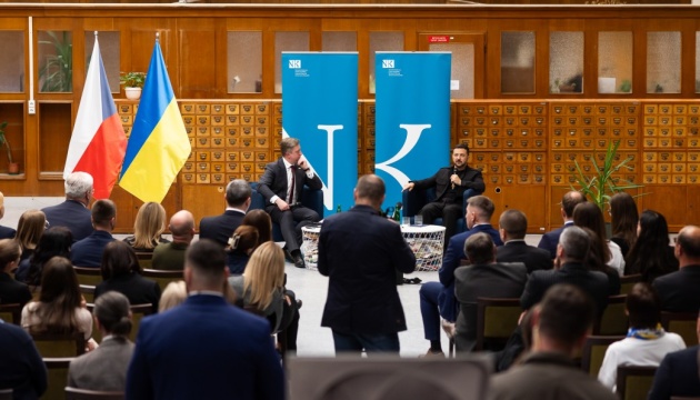 Президентське подружжя зустрілось з українською громадою у Празі