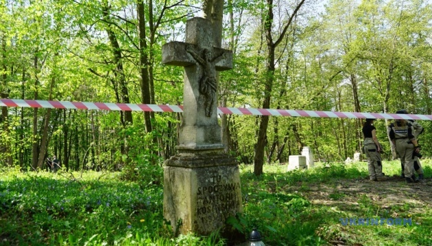 Ekshumacja w Puźnikach: najnowsze badania genetyczne i kontekst historyczny Ekshumacja w Puźnikach: najnowsze badania genetyczne i kontekst historyczny