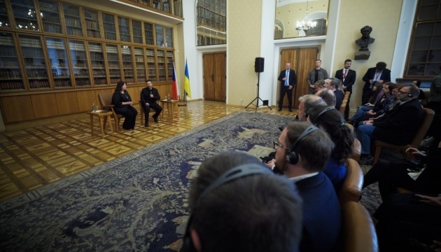 Zełenski spotkał się ze studentami Uniwersytetu Karola w Pradze Zełenski spotkał się ze studentami Uniwersytetu Karola w Pradze