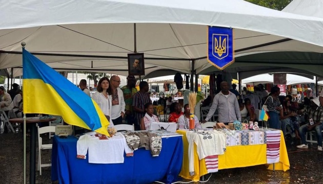 Україну представили на мультикультурному фестивалі у Гані Україну представили на мультикультурному фестивалі у Гані