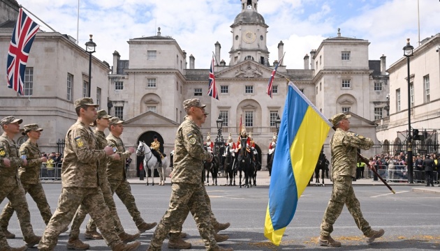 ウクライナ軍、ロンドンの戦勝８０年記念パレードに参加