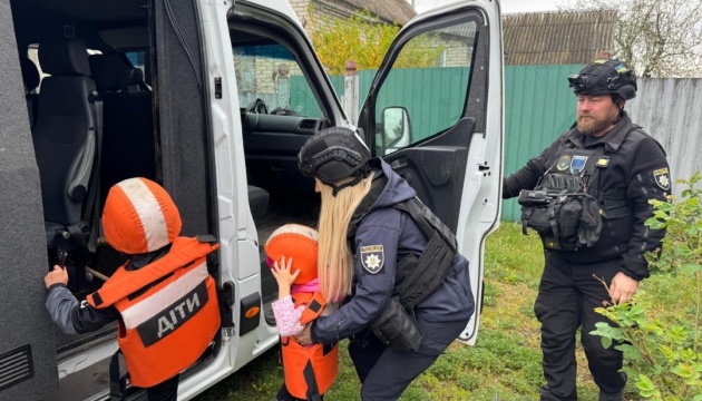 На Сумщині «Білі янголи» врятували дві родини від російських обстрілів