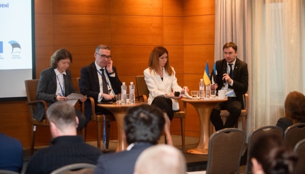 Ucrania y Estonia abordan la cooperación en materia de energías renovables