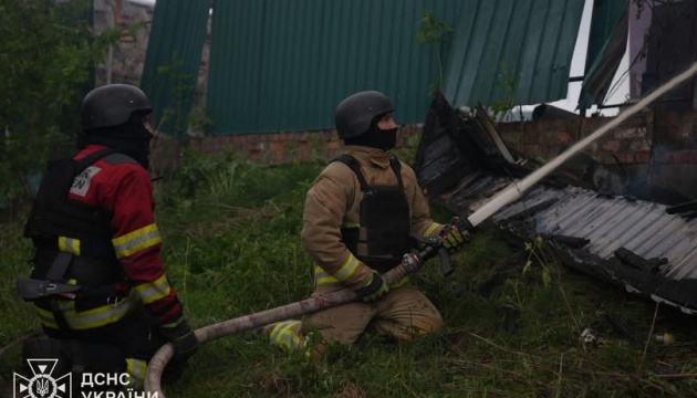 Ракетний удар РФ по Сумах: загинули двоє дітей і чоловік, 11 поранених Ракетний удар РФ по Сумах: загинули двоє дітей і чоловік, 11 поранених