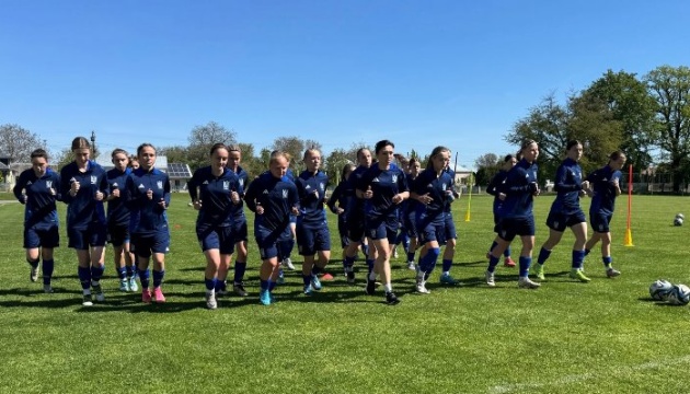 Дівоча збірна України з футболу матчем з Угорщиною розпочинає Турнір розвитку УЄФА Дівоча збірна України з футболу матчем з Угорщиною розпочинає Турнір розвитку УЄФА