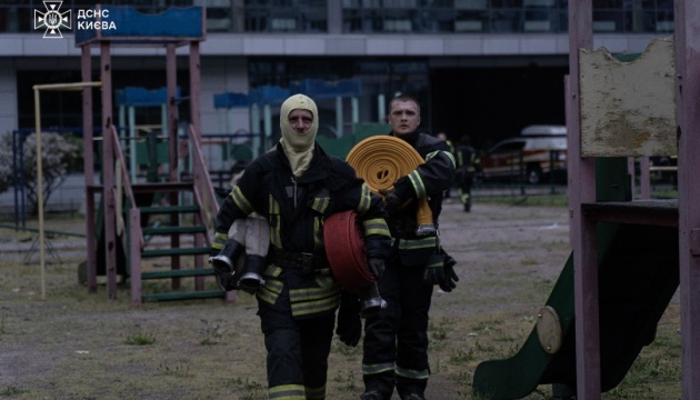 Рятувальники завершили ліквідацію наслідків російської атаки у чотирьох районах Києва