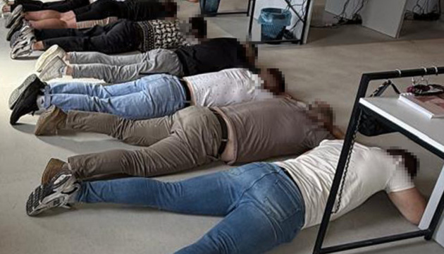 На Закарпатті викрили шахрайський кол-центр, який обкрадав громадян ЄС