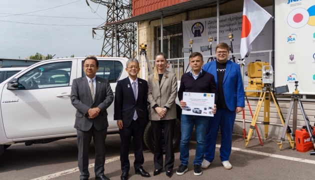 Японія передала Україні автомобілі та обладнання для обстеження мостів і доріг