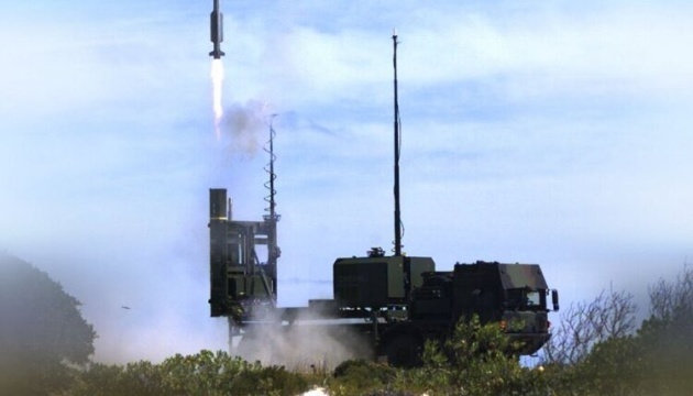 Deutschland übergibt neues Militärhilfepaket an die Ukraine Deutschland übergibt neues Militärhilfepaket an die Ukraine
