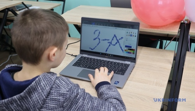 За підтримки міжнародних партнерів на Дніпропетровщині відкрили 10 цифрових освітніх центрів