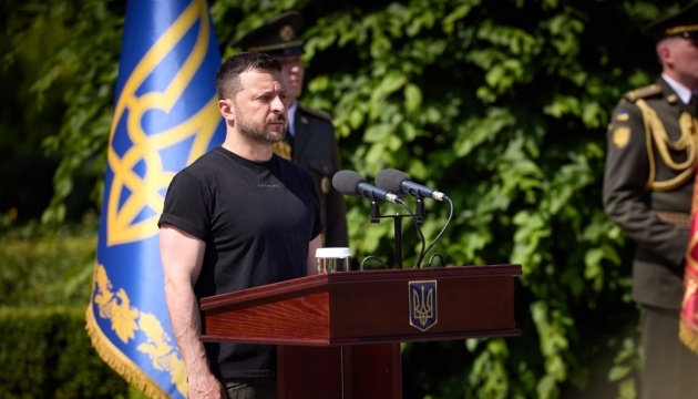 On Europe Day, Zelensky reminds Ukrainians of shared values: Freedom, equality, respect for life Op Europadag herinnert Zelensky de Oekraïners aan gedeelde waarden: vrijheid, gelijkheid, respect voor het leven